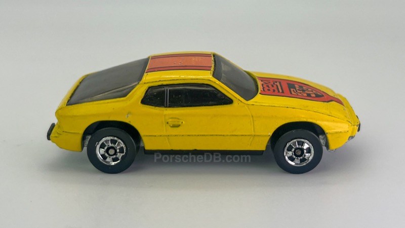 HOT WHEELS UPFRONT 924 Porsche Made in France w/ski rack